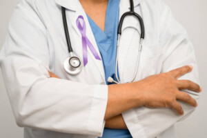 ¿Cuáles son los posibles tratamientos para un tumor testicular?